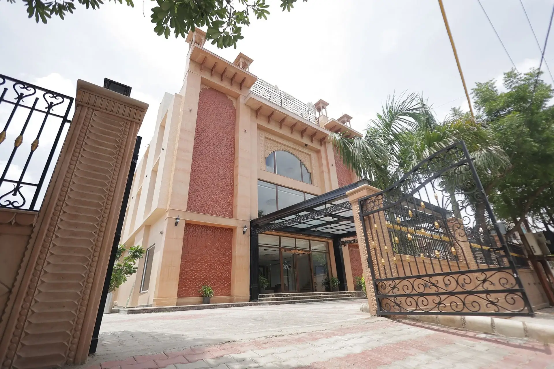 Paandora Hotels & Resorts