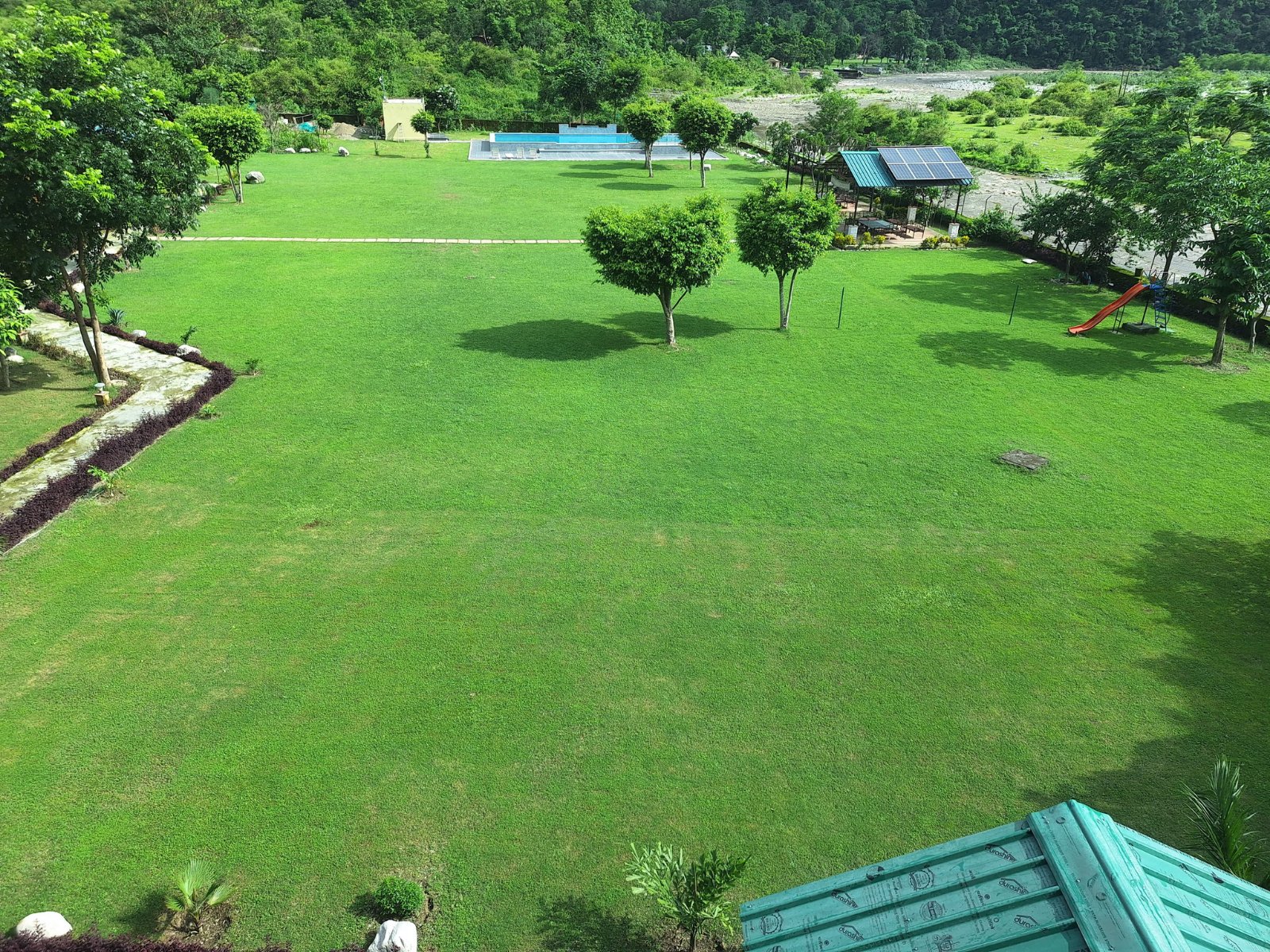 Riverside resort in Jim Corbett